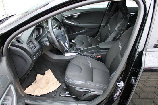 Volvo V40 T2 Momentum  LED Navigation Klimaautomatik P