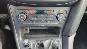 Fahrzeugabbildung Ford Focus Trend 5-Türig 1,6 Ltr.-4 Zyl.