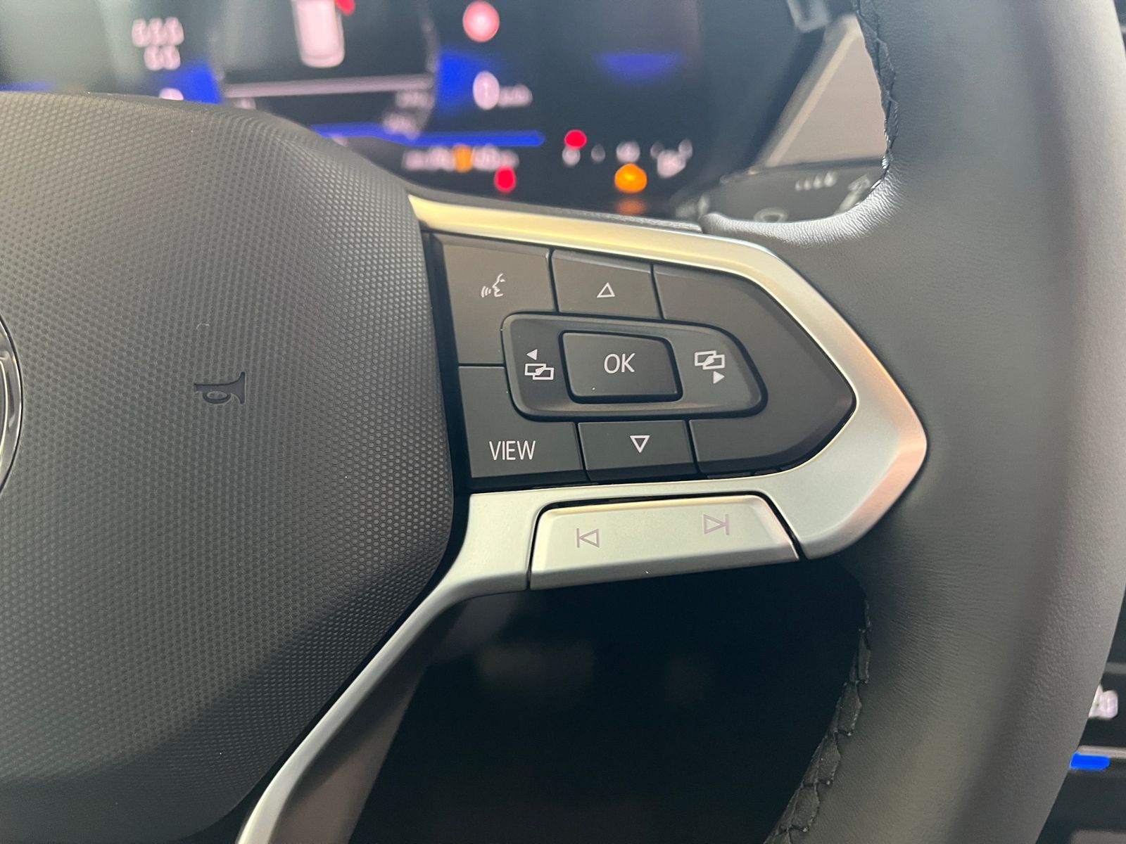 Fahrzeugabbildung Volkswagen Touran Comfortline 1.5 TSI DSG *AHK, LED, 7Sitze