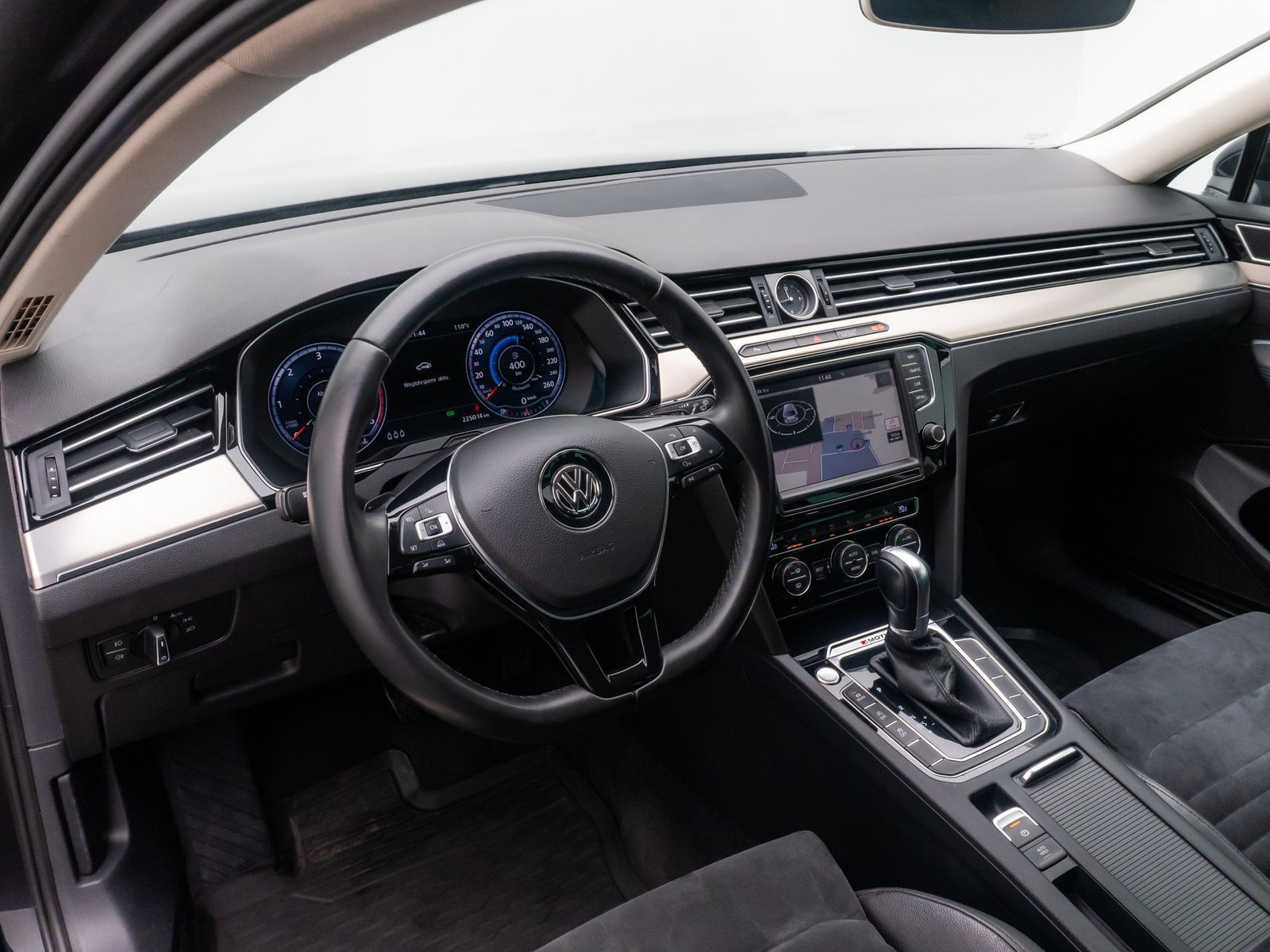 Fahrzeugabbildung Volkswagen Passat Variant 2.0 Highline PDC Massage AHK 18"