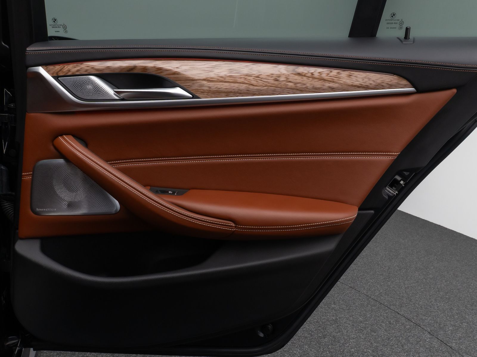 Fahrzeugabbildung BMW 540d xD M Sport Panorama 360°HUD B&W NightVision