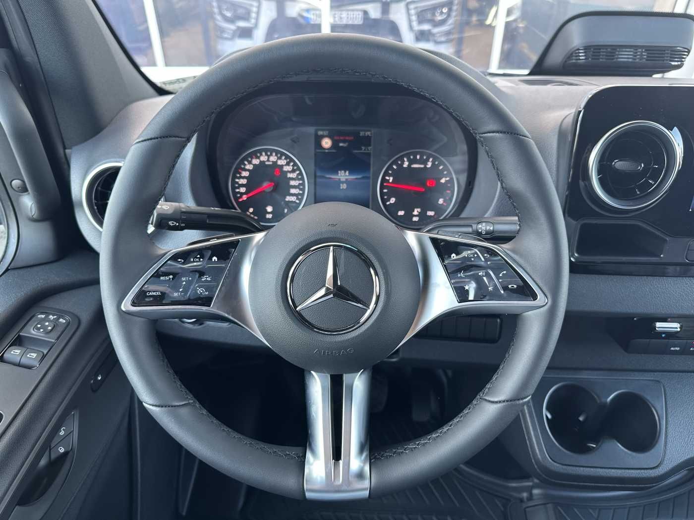 Fahrzeugabbildung Mercedes-Benz Sprinter 319 CDI 4325 AHK DISTRONIC 360 Klima