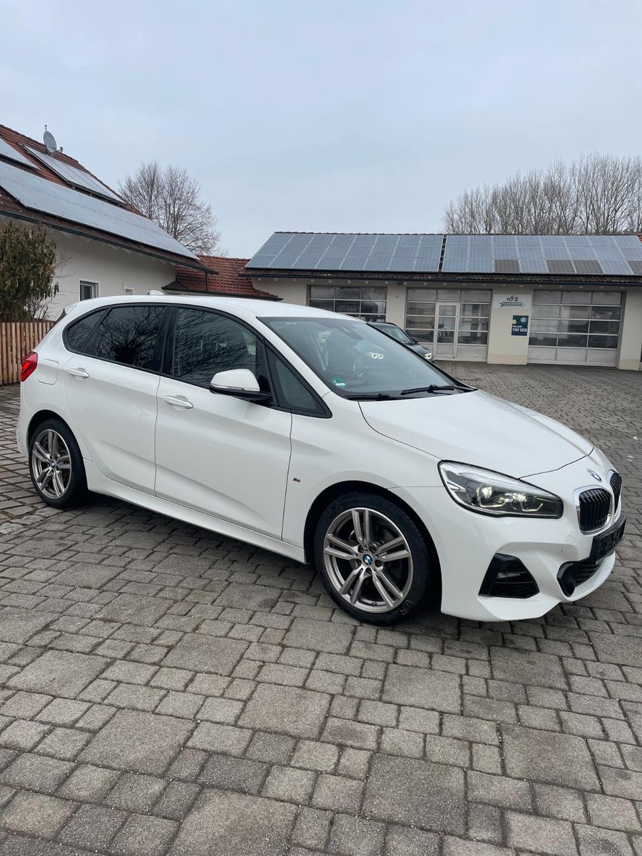 BMW 218 Active Tourer M Sport Leder Navi Komfortzuga