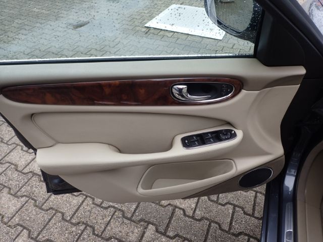 Fahrzeugabbildung Jaguar XJ 3.5 V8 Luftfederung AD Navi Memory Sitze Xeno