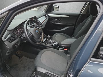 Fahrzeugabbildung BMW 216i Active Tourer Advantage Klima Einparkhilfe