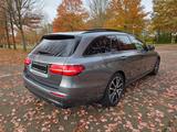 Mercedes-Benz E 220 d T AT Avantg. LED Pano AHK HeadUp Night - Mercedes-Benz E 220 mit Panoramadach