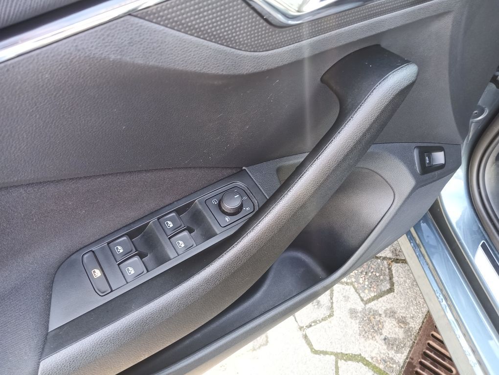 Fahrzeugabbildung SKODA Kamiq 1.5 TSI DSG Clever+Navi+PDC+Kamera+AHK