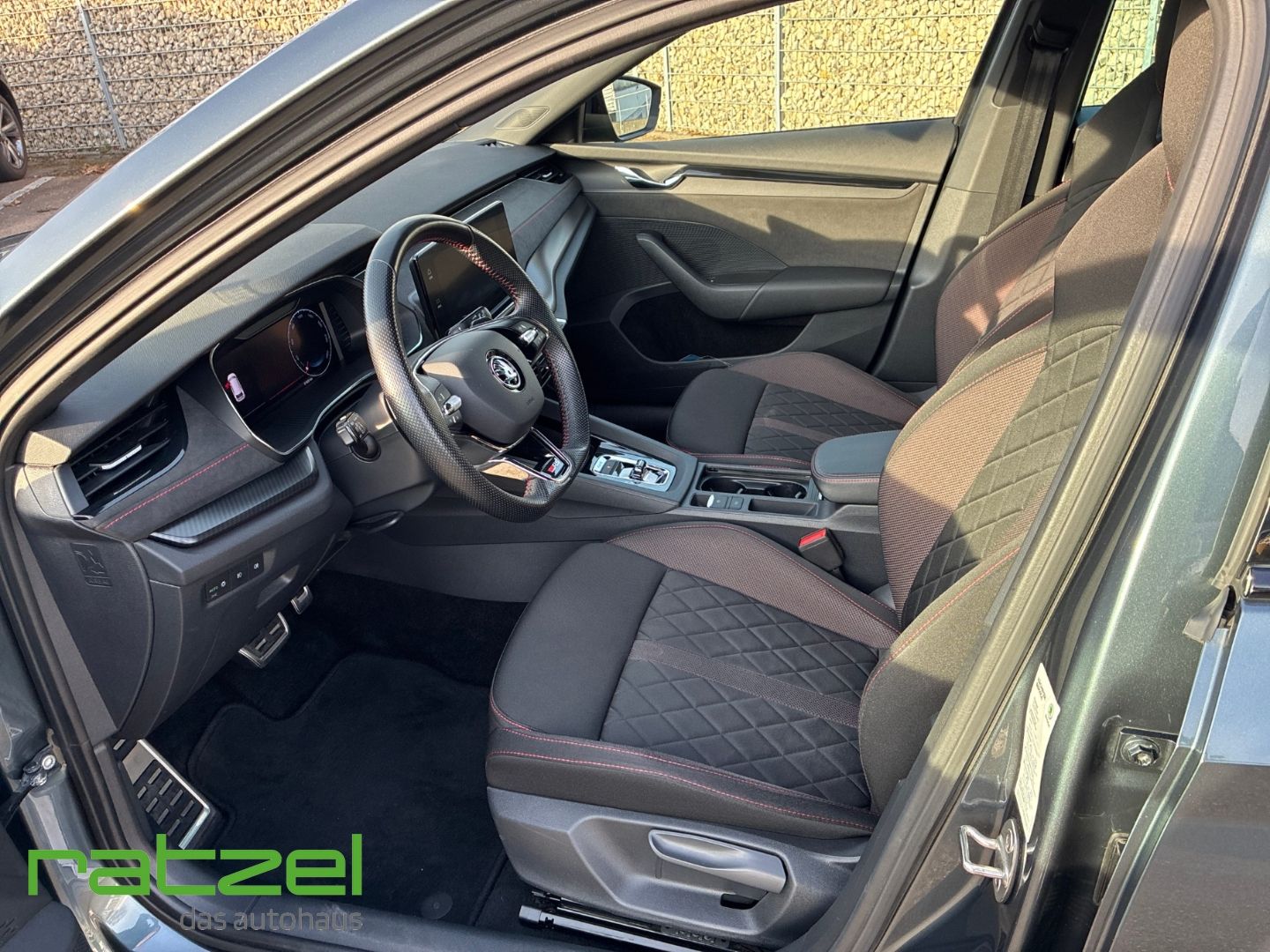 Fahrzeugabbildung SKODA Octavia 4x4 Combi RS TDI 2.0 HUD Navi Digitales