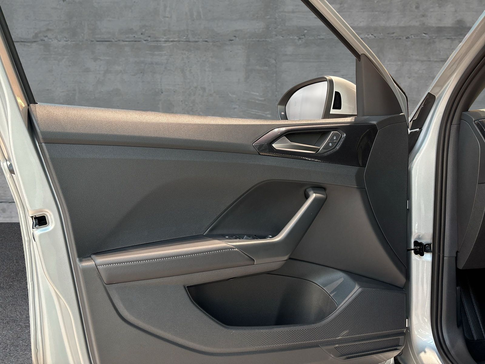 Fahrzeugabbildung Volkswagen T-Cross 1.0 TSI R-Line AHK Kamera Navi AppConnec