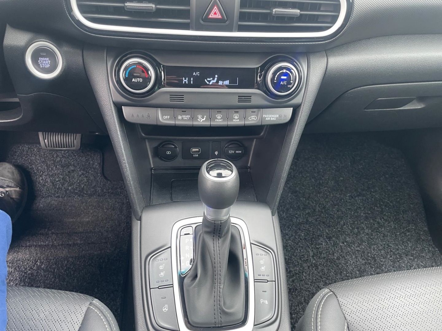Fahrzeugabbildung Hyundai KONA 1.6 Hybrid PREMIUM Navigation Rückfahrkamer