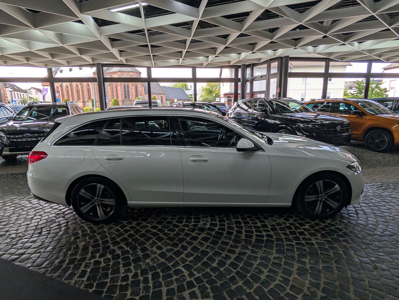Fahrzeugabbildung Mercedes-Benz C 200 d T Avantgarde AHK PANO MBUX LEDER BURMEST