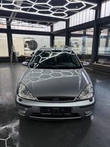 Ford Focus 1.8 Ghia mit TÜV - Ford Focus aus 2003: Ghia