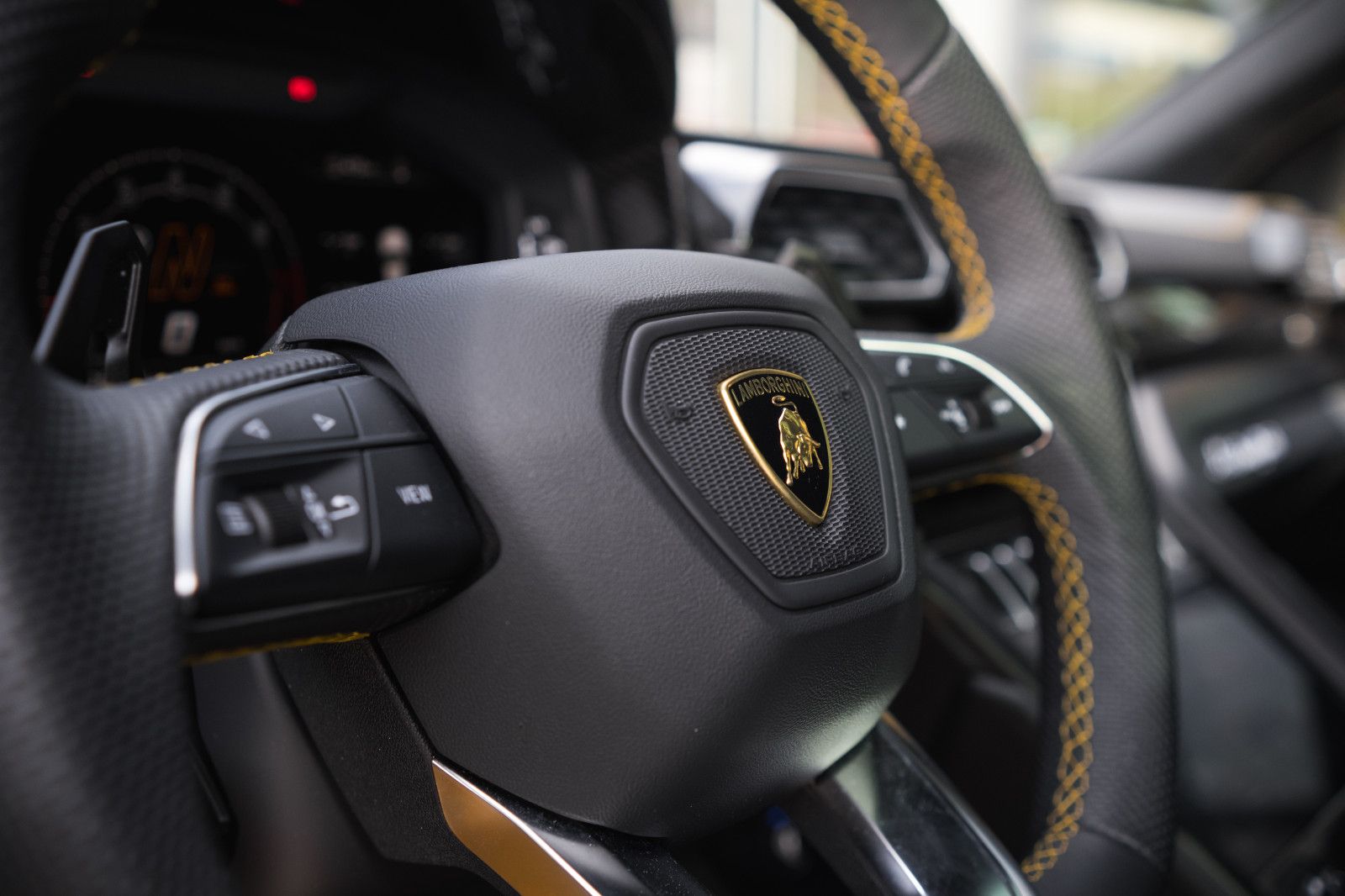 Fahrzeugabbildung Lamborghini Urus S - Carbon, 4-Sitz, B & O, HUD, Pano-Dach