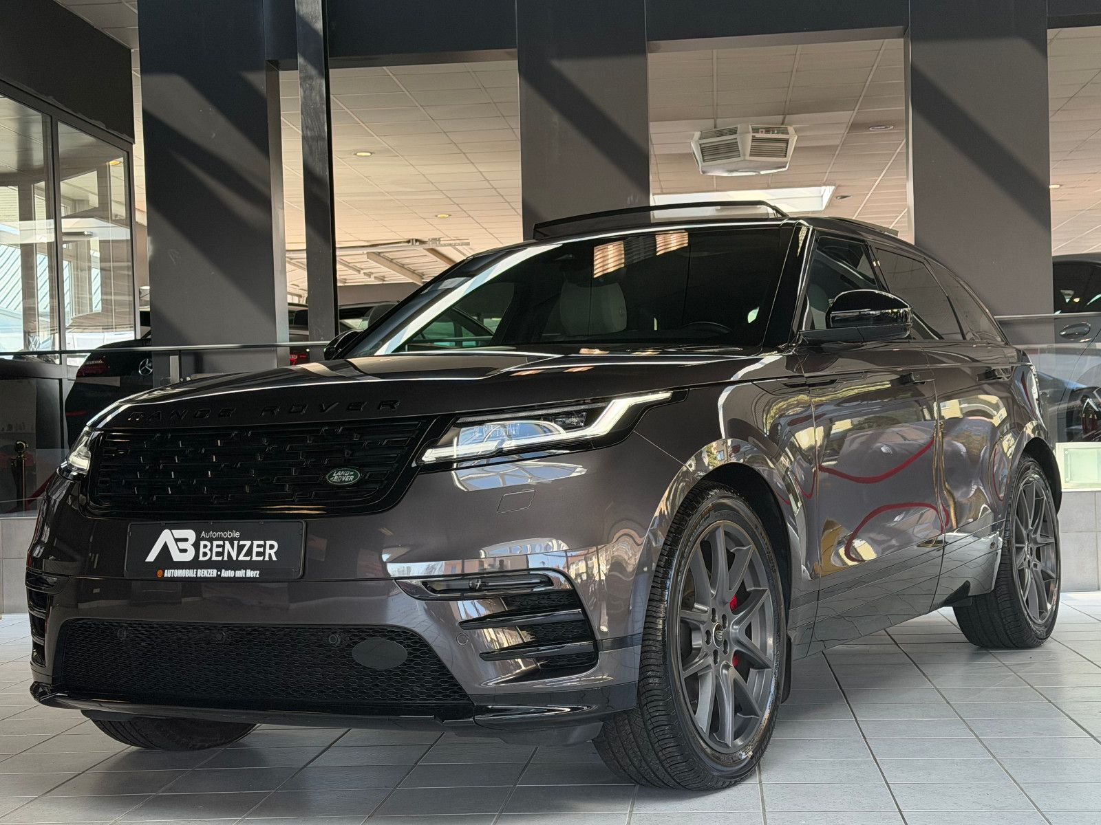 Fahrzeugabbildung Land Rover Range Rover Velar D300/R-DYNAMIC/MERIDIAN/PANO