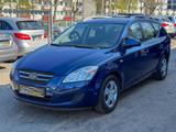 Kia cee'd 1.4 2.HAND|UNFALLFREI|INSP NEU - Kia cee'd / Ceed Gebrauchtwagen in Bremen