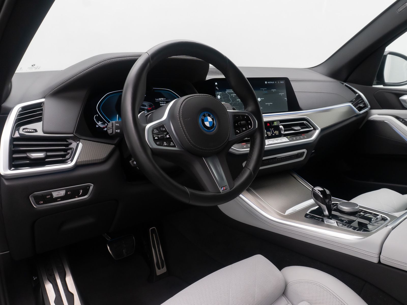 Fahrzeugabbildung BMW X5 xD45e M Sport Laser DAB HUD Komfort 21Zoll