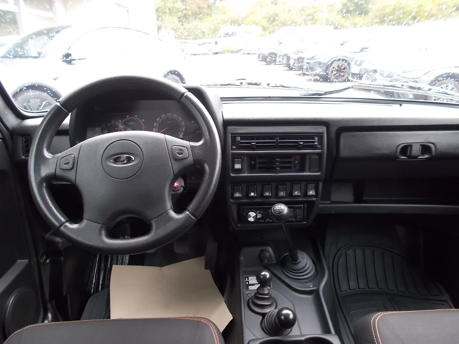 Fahrzeugabbildung Lada Niva Taiga 1.7 Urban 4x4 + 5 Türer + AHK