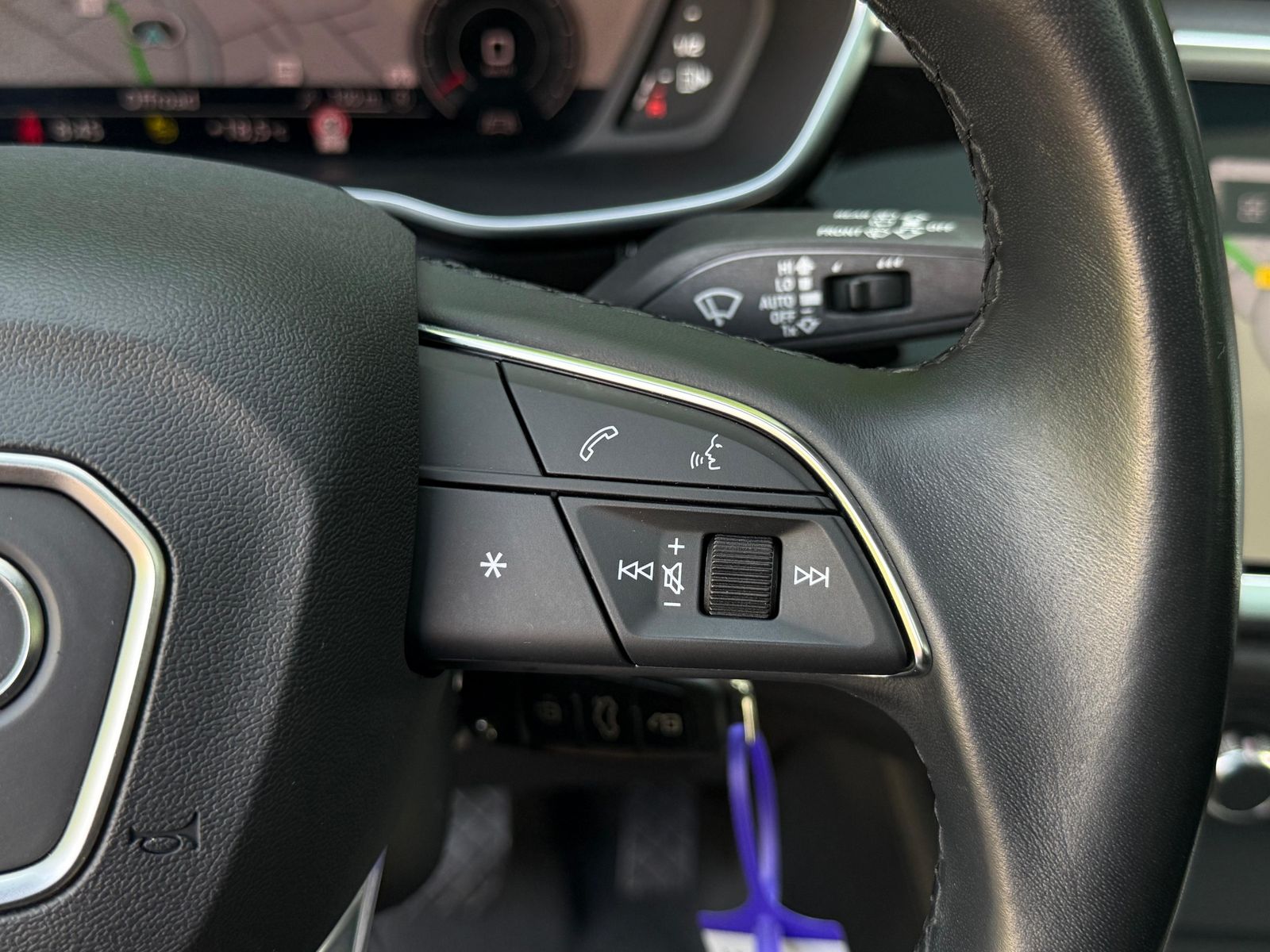 Fahrzeugabbildung Audi Q3 Sportback 35TDI S-tr. S Line LED+PANO+NAV+SHZ