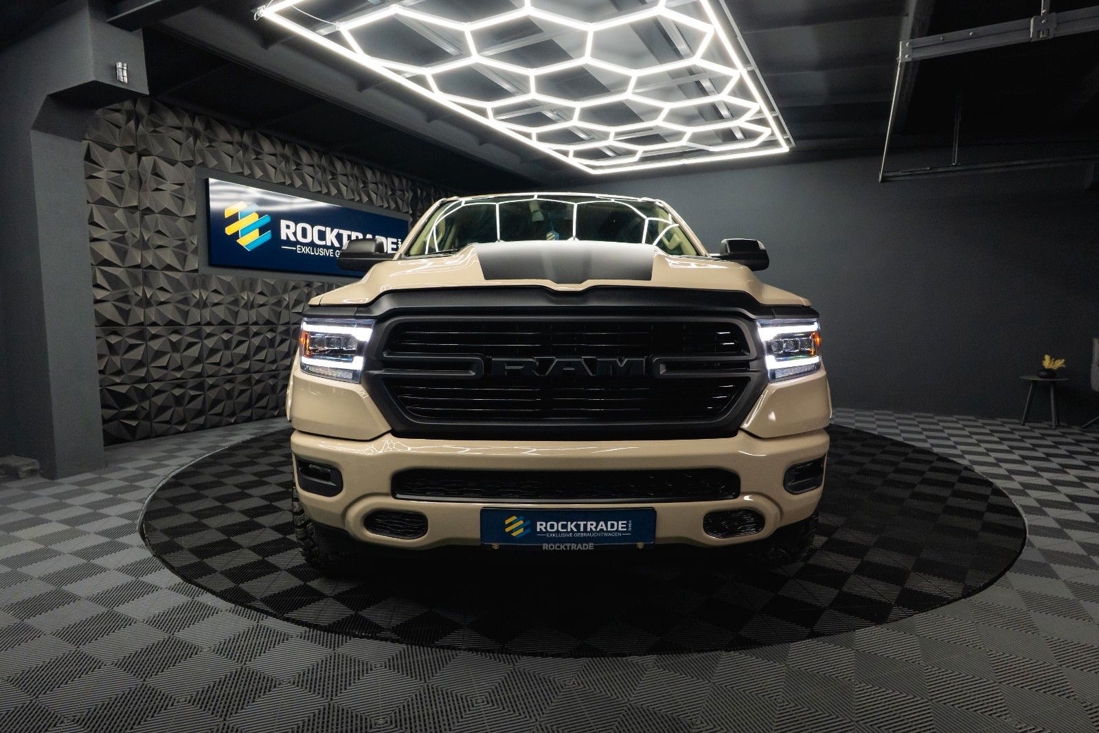 Fahrzeugabbildung Dodge RAM 5.7 V8 HEMI 4x4 ARMY STYLE Offroad LONGBED