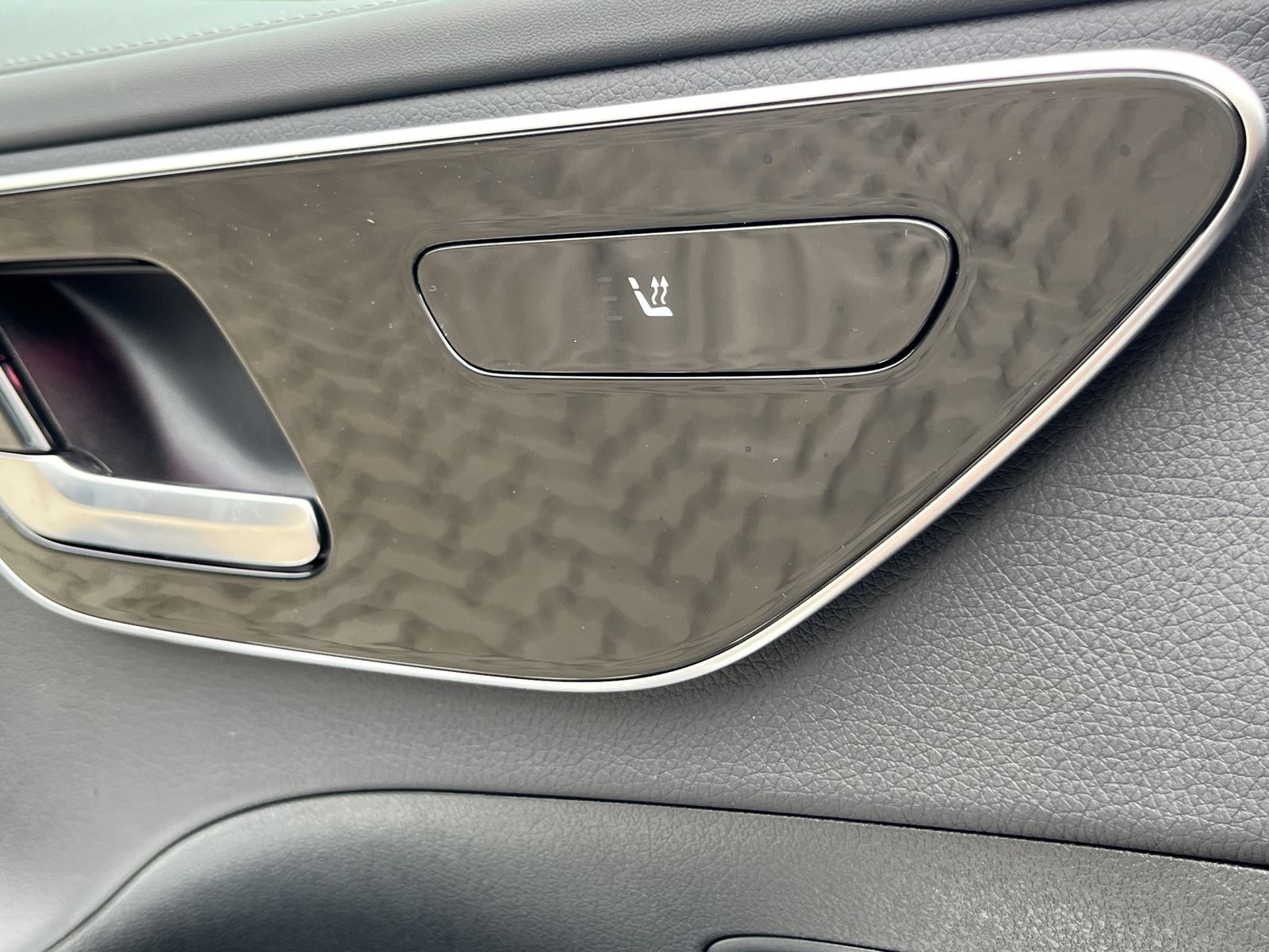 Fahrzeugabbildung Mercedes-Benz C 200T*Pano*AHK*AMG-Line*9G*LED**