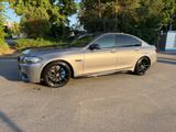 BMW 535i - BMW 535 mit Benzin-Antrieb: Leder, Navigationssystem, Limousine