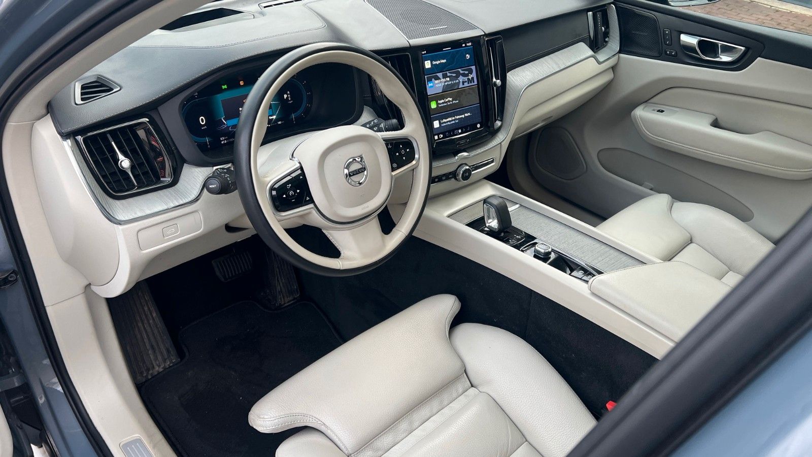 Fahrzeugabbildung Volvo XC60 B5 D Ultimate Dark AWD*360°*AHK*HUD*LUFT*