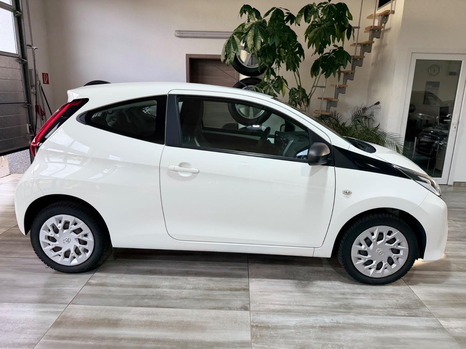 Toyota AYGO x-play *LED*BT*Klima*Tempomat*Lederlenkrad*