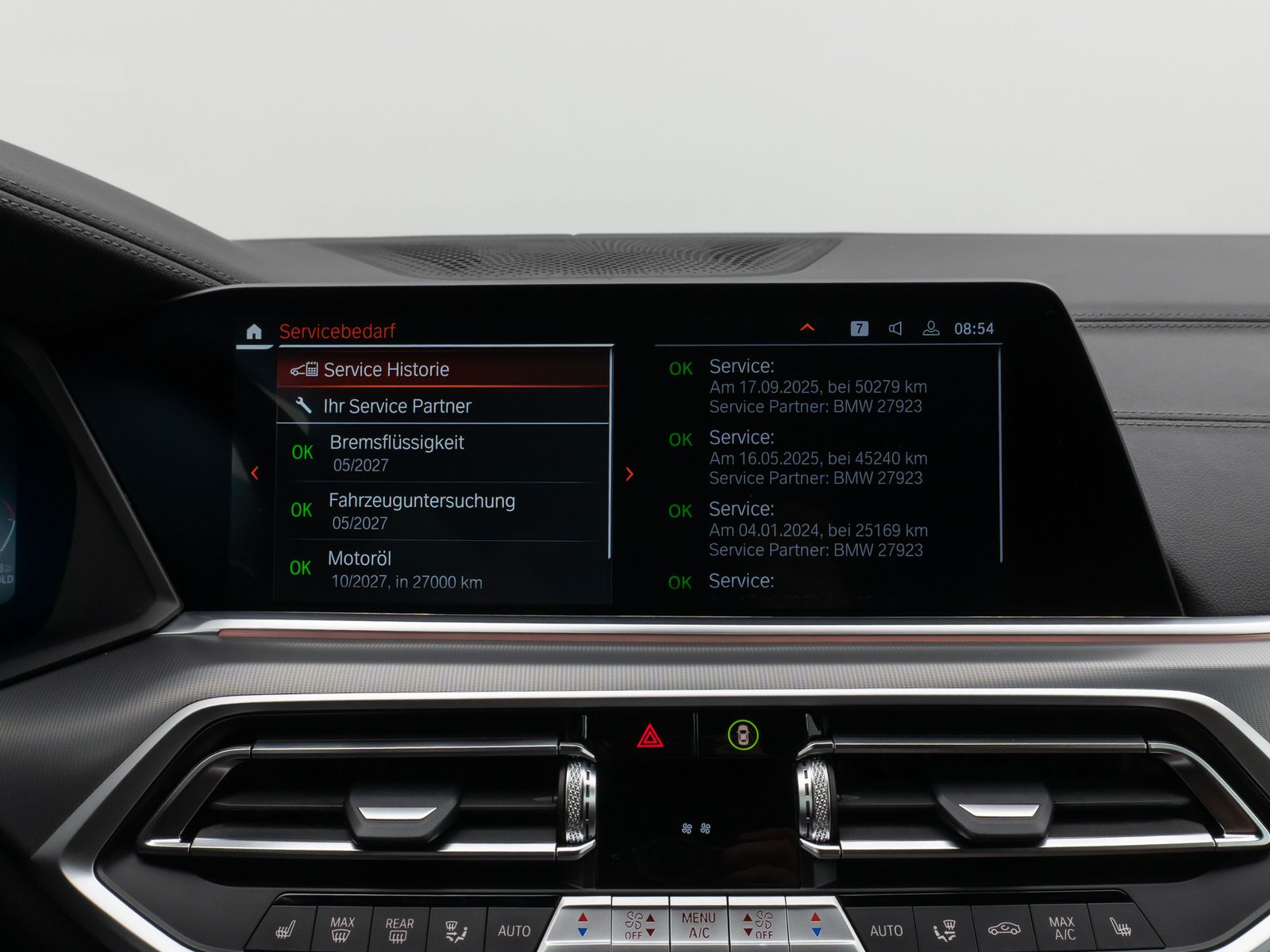 Fahrzeugabbildung BMW X5 xD30d M Sport Kamera HUD DAB HiFi AHK Alarm