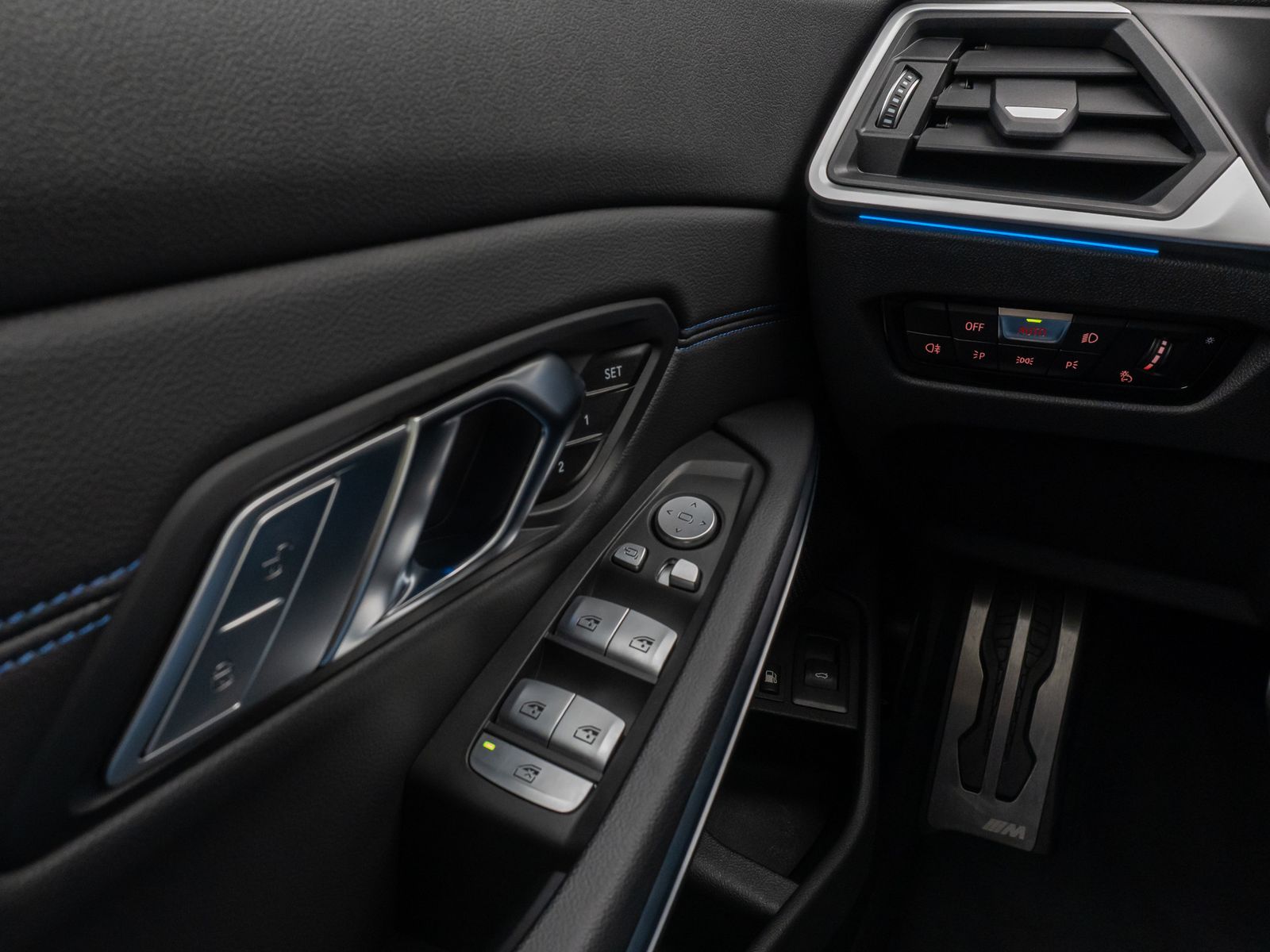 Fahrzeugabbildung BMW 330e M Sport Panorama Kamera HUD DAB HiFi AHK