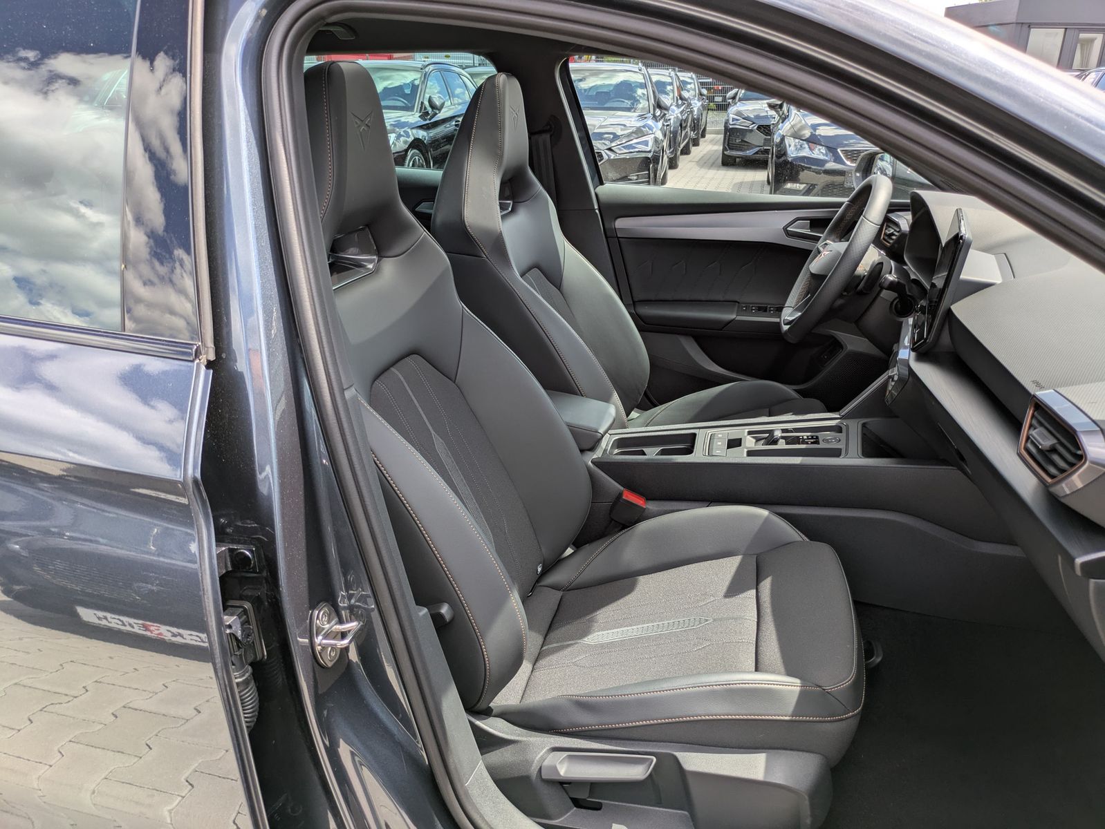 Fahrzeugabbildung CUPRA Leon VZ 2.0TSI 4Drive ACC*PANO*MATRIX*DCC*LM19"