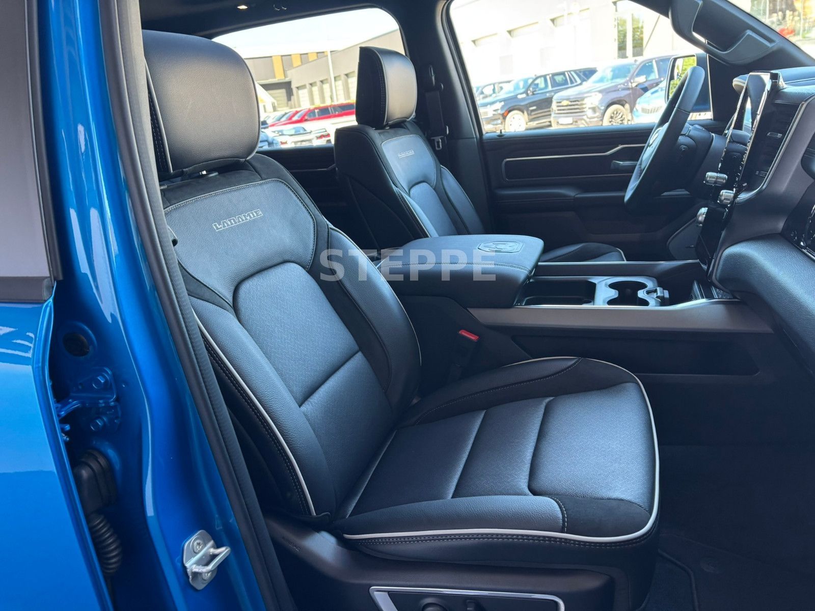 Dodge 2026 RAM 1500 5,7LV8 Night Safety Tech. AHK 22"