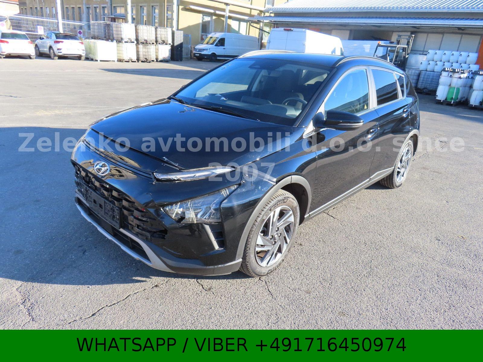 Hyundai BAYON Bayon Select MHD 2WD Fährt auf Hof