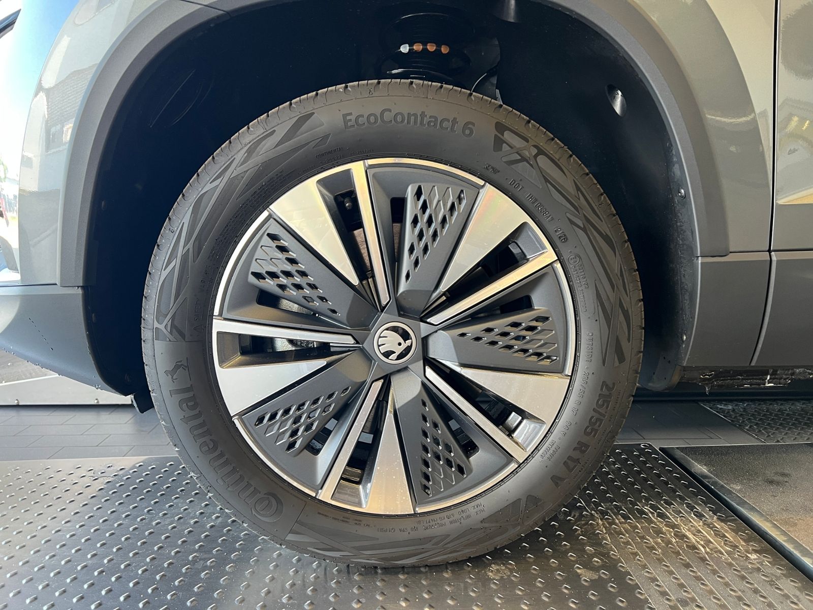 Fahrzeugabbildung SKODA Karoq Balance 1.5 TSI  *AHK, ACC, Rückfahrkamera