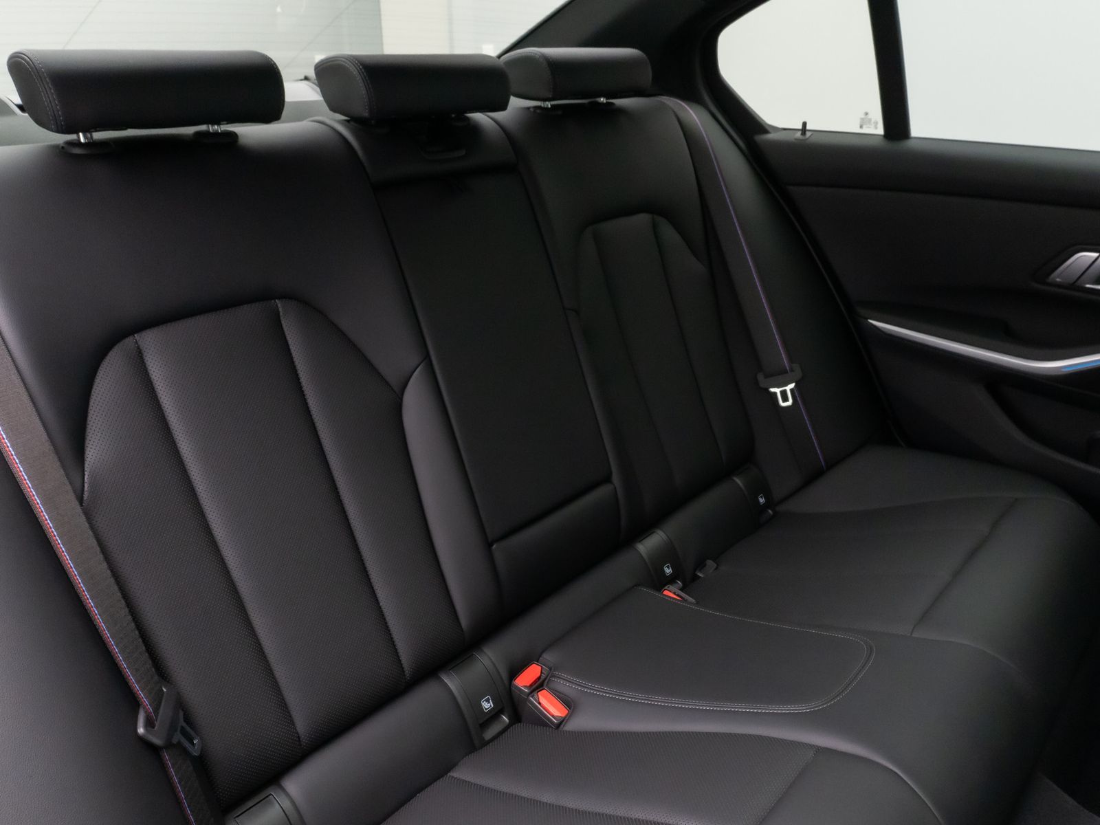 Fahrzeugabbildung BMW 320i M SportPro Glasdach Kamera HUD DAB HiFi 19"