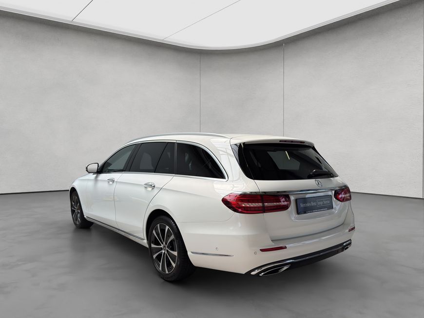 Mercedes-Benz E 300 d 4Matic T Exclusive Avantgarde AHK Standh imagem 3