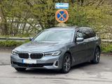 BMW Touring 530 d xDrive Luxury Line, HUD,ACC,Kamera - mit Diesel-Antrieb: Blau, mit Klimaanlage