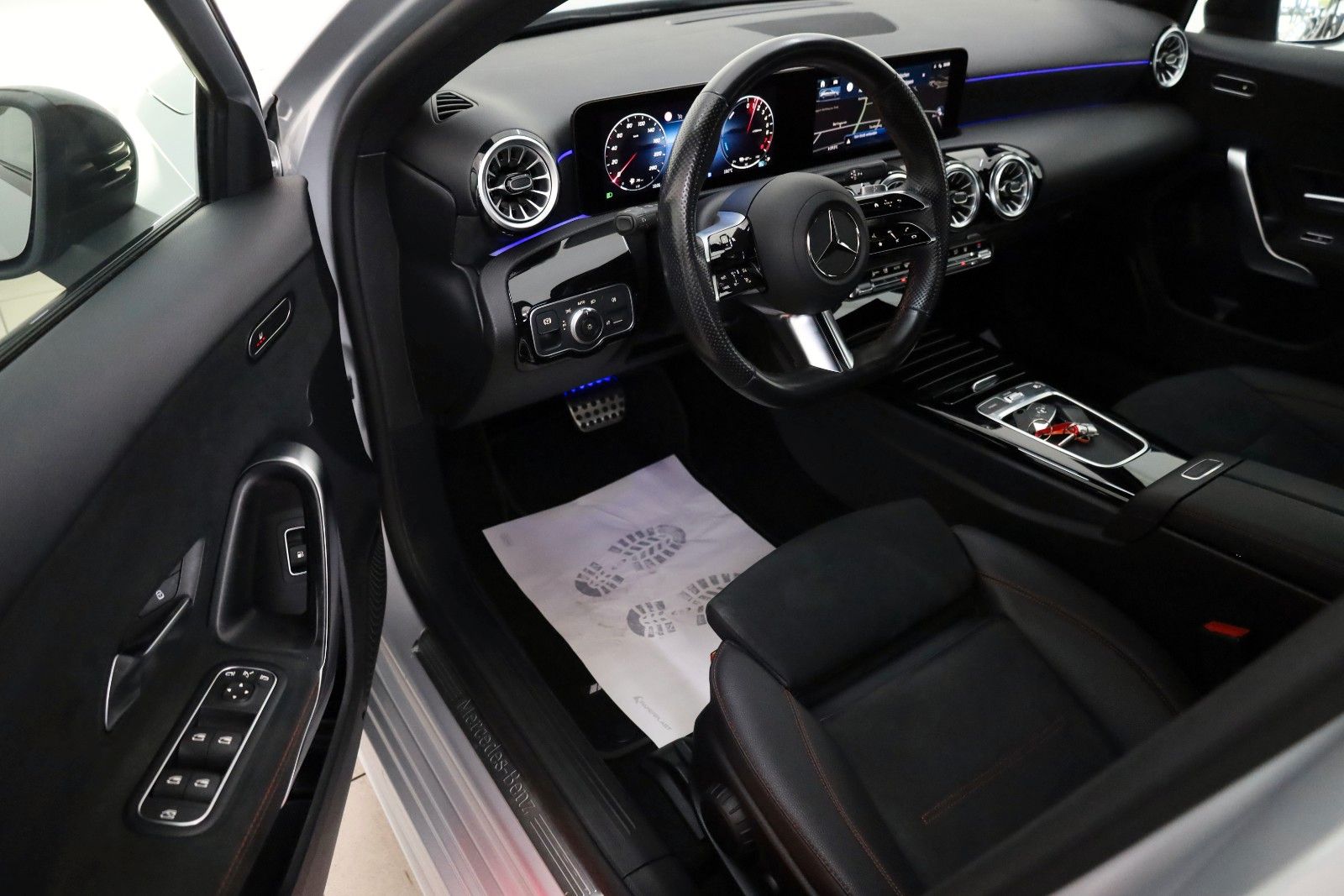 Fahrzeugabbildung Mercedes-Benz A 250 e lim. AMG Line,T.Leder,Navi,LED,ACC,Night