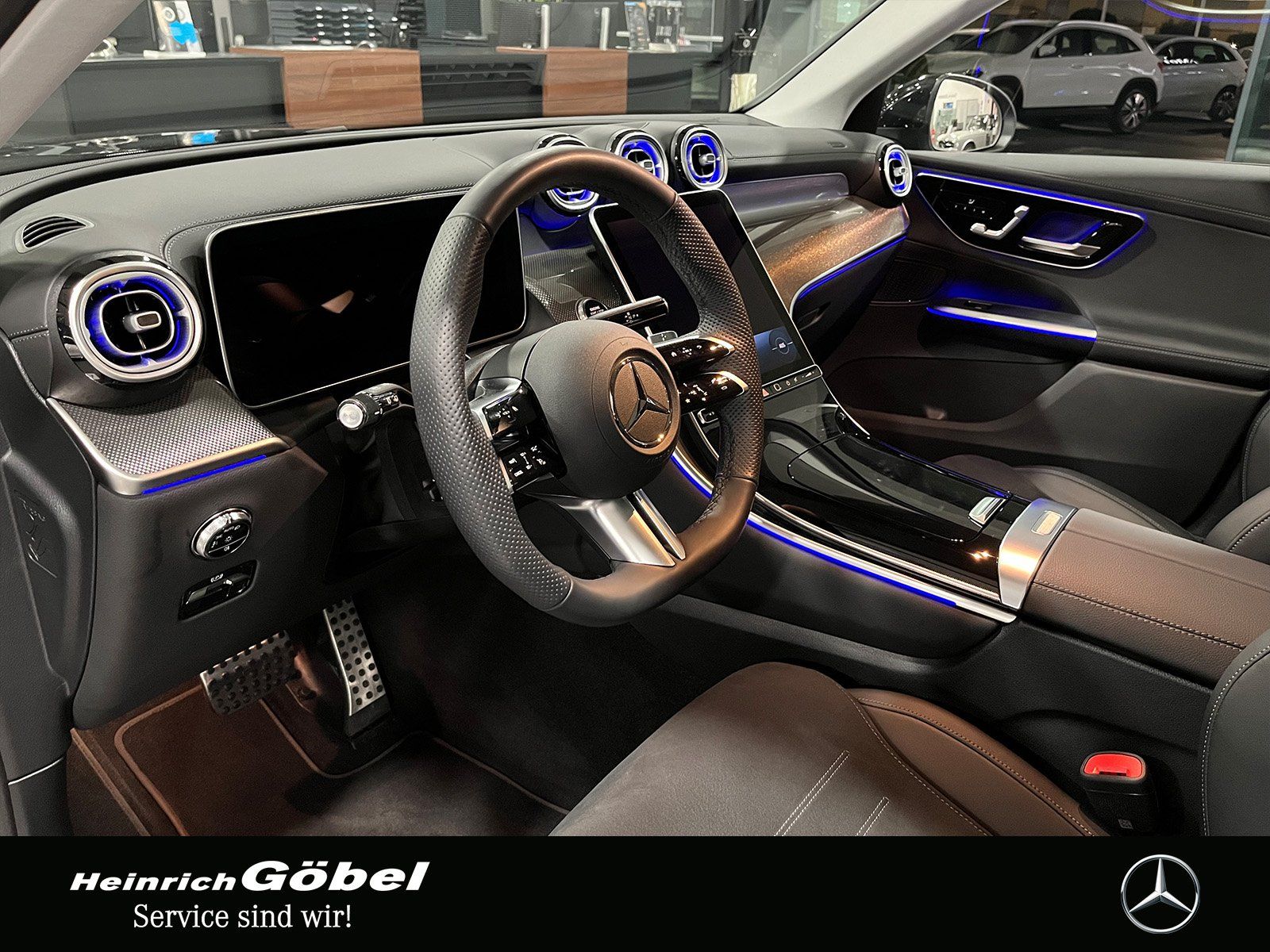 Fahrzeugabbildung Mercedes-Benz GLC 300 d 4M AMG+PANO+AHK+360°+MEMORY+CARPLAY