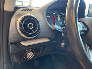 Audi A3 ambiente *BI-XENON*NAVI*TEMPOMAT*SZHZ*KLIMA*
