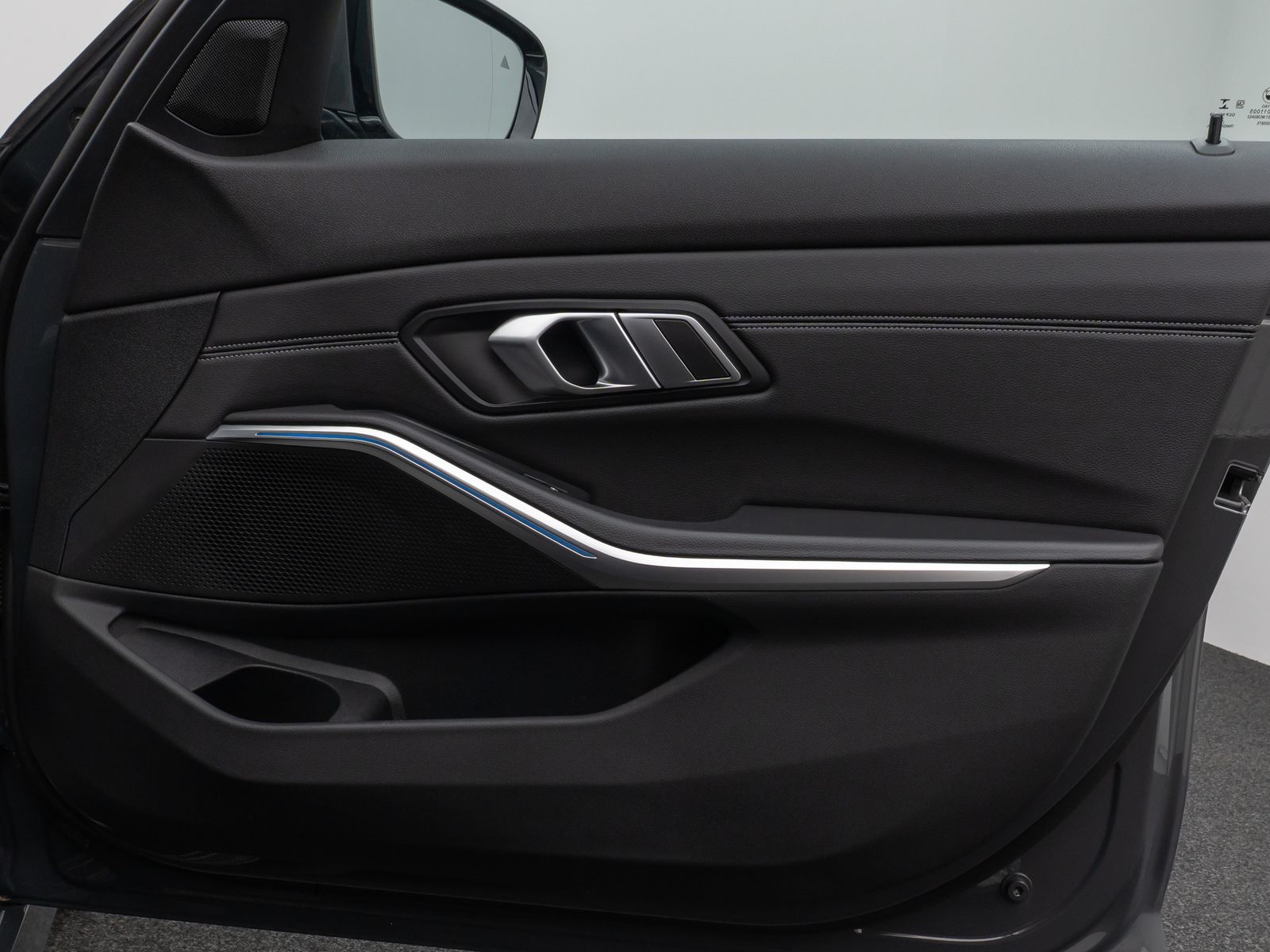 Fahrzeugabbildung BMW 330e Luxury Line Kamera Pano HUD HiFi Individual