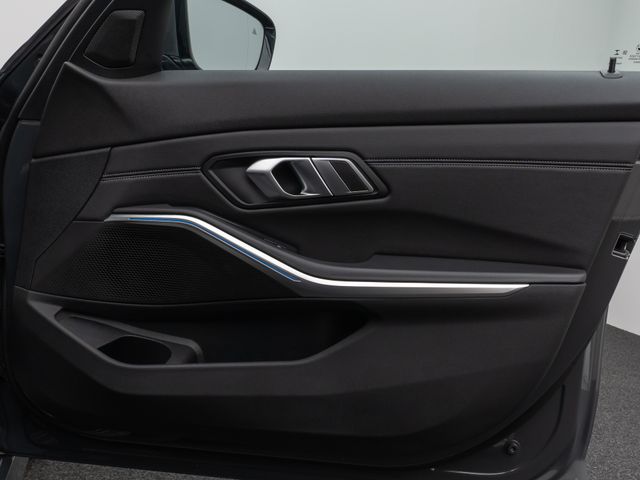 Foto Nummer 33: BMW 330e