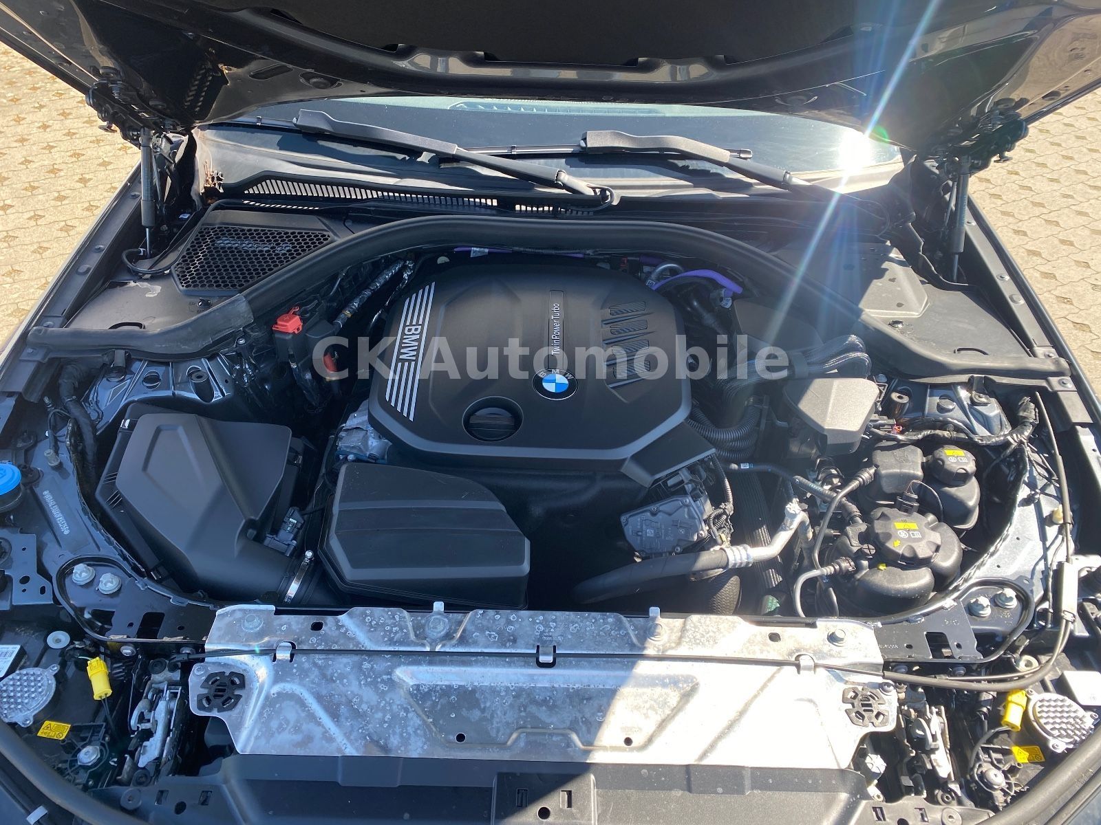 Fahrzeugabbildung BMW 318d Touring Advantage/LiveCockpit/Navi/Laser/AH
