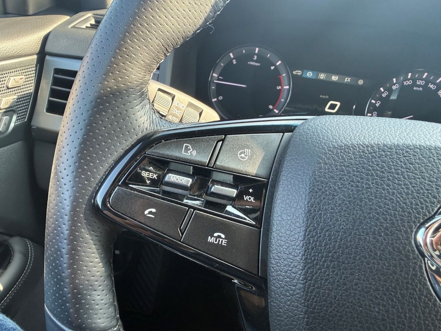 Fahrzeugabbildung KGM Rexton 2.2 AWD AT Sapphire Leder+SHZ+LHZ+Kamera