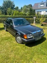 Mercedes-Benz 200E Oldtimer - gebrauchte Mercedes-Benz E 200 aus dem Jahr 1993