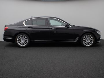Fahrzeugabbildung BMW 730d xDr LED ACC HUD HI-FI DAB Kamera 360°
