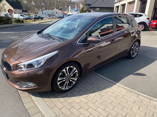 Kia cee'd / Platinum Edition-Automatik,Navi,R.K.PDC