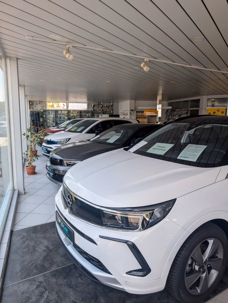 showroom-image-top