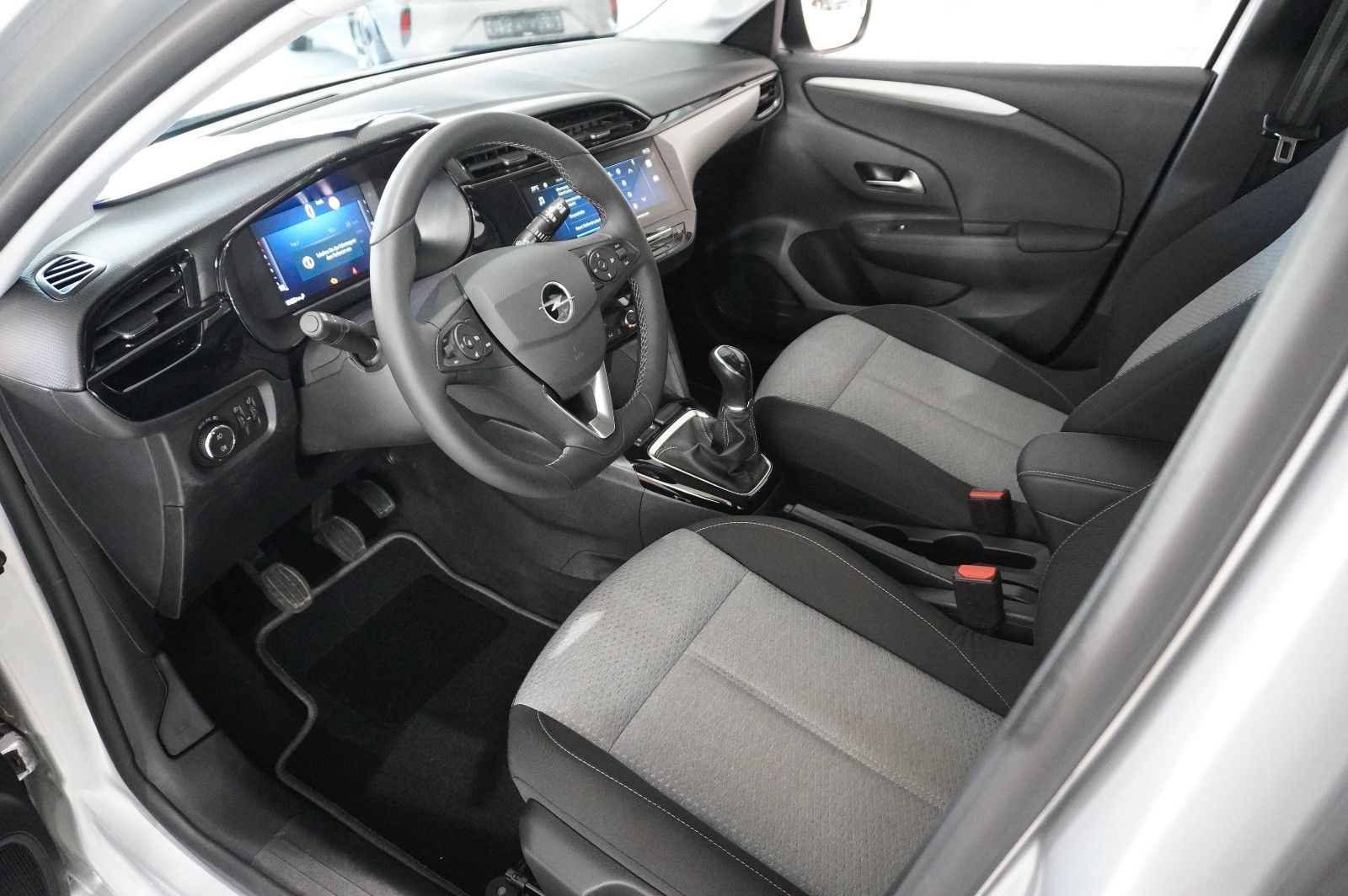 Fahrzeugabbildung Opel Corsa F 1.2 FACELIFT NAVI/LED/KAMERA/VIRTU./DAB+