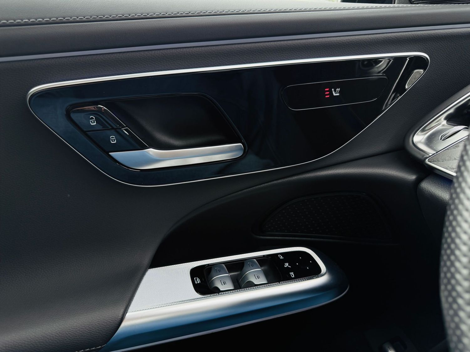 Fahrzeugabbildung Mercedes-Benz E 220 d AMG & NIGHT Paket, Distronic, Totw, LED,
