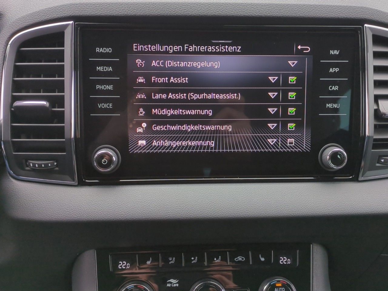 Fahrzeugabbildung SKODA Karoq 4x4 Selection TDI DSG AHK - 5 J.Garantie